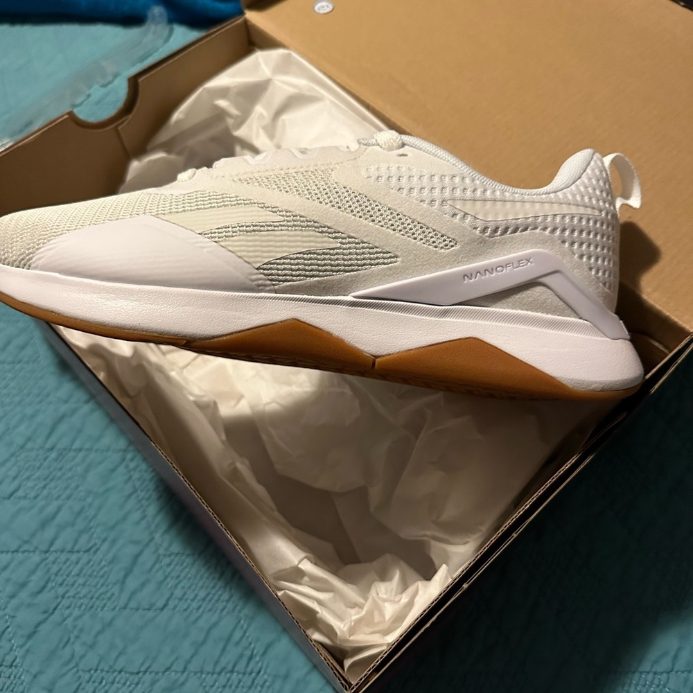 Reebok - Picture 2 of 3
